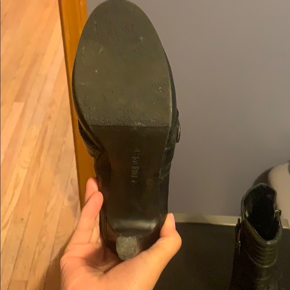 Black boot - Picture 2 of 3